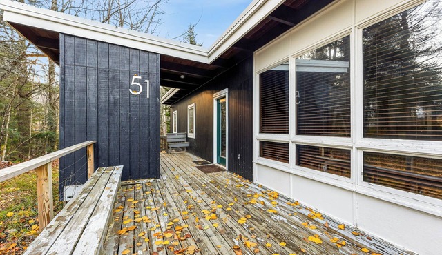 Kilbourne Lodge ︙ Cozy Mid-Mod ︙ Fireplace ︙ Ski Shuttle