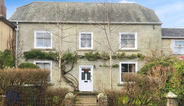 Kildare - a house that sleeps 11 guests in 4 bedrooms