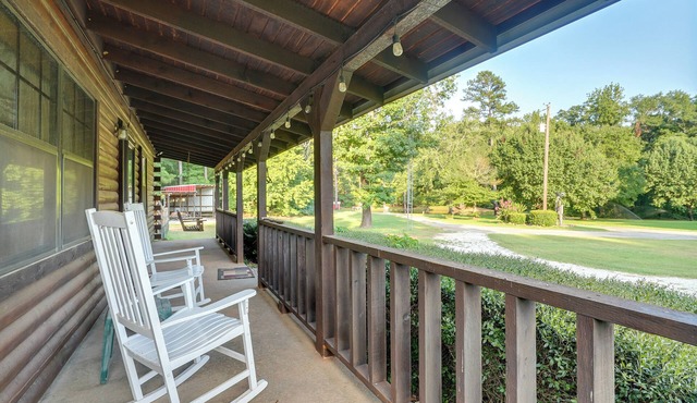 Kilgore Gem: Pet-Friendly Cabin w/Duck Pond!