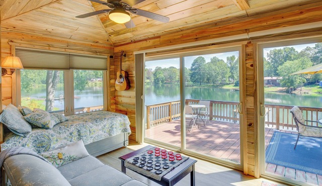 Kilgore Lakefront Home w/Private Dock & Pier!