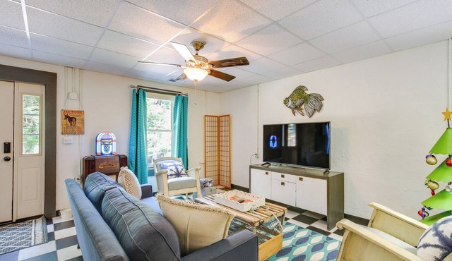 Killen Vacation Rental: Walk to Wilson Lake!
