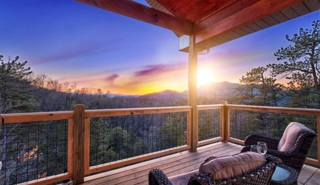 Killer Mtn Sunset Views | Hot Tub | Modern, Cozy!