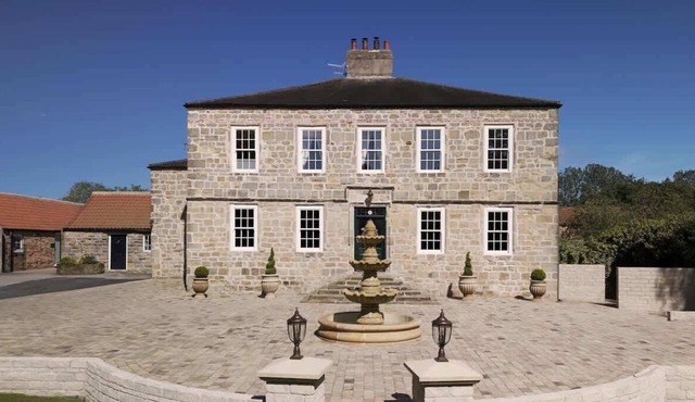 Killerby Old Hall w/Hot Tub and Swimming Pool