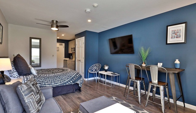 Killington Center Renovated Studio with Kitchenette on Bus Route and Discounted Ski Rentals.