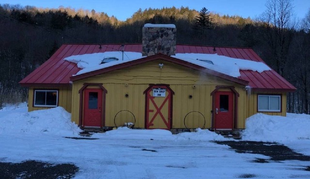 Killington, Right Side of Duplex, Outside HotTub, Charming, Cozy, Clean