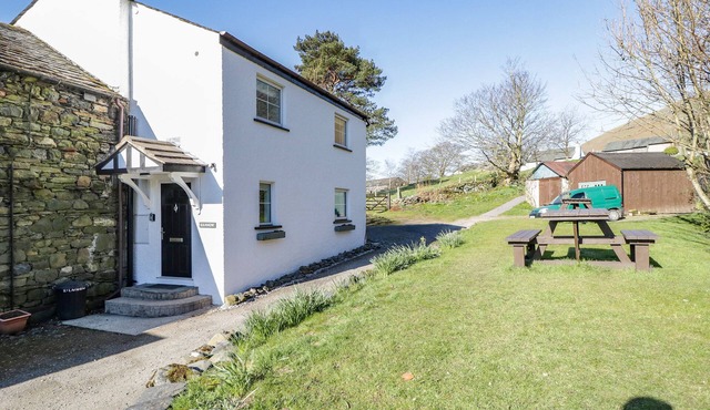 KILN HOW, pet friendly, with open fire in Threlkeld