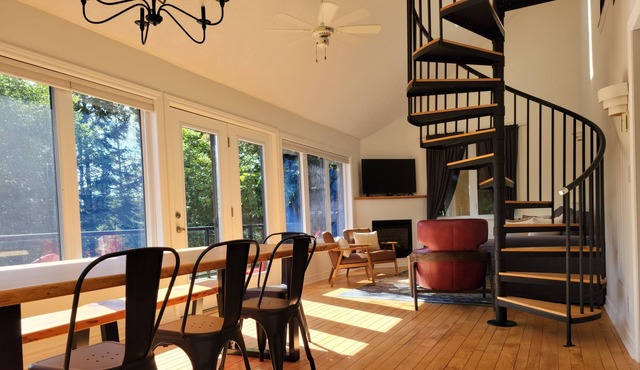 Kimberley Cottage. Hot-tub, Views, Hiking and Skiing