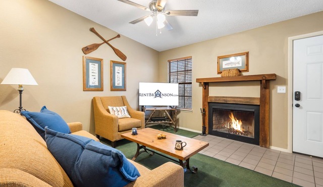 Kimberling City Condo with Serene Ozark Views, Near Table Rock Lake & Free Attraction Tickets