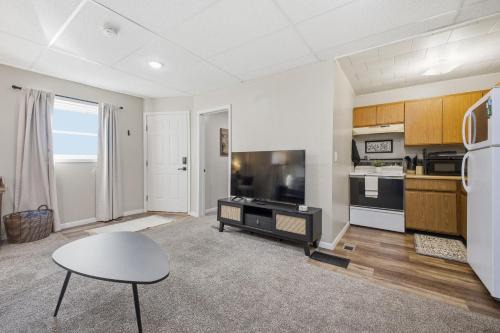 King 1 Bed, 1 Bath - Ground Floor Unit