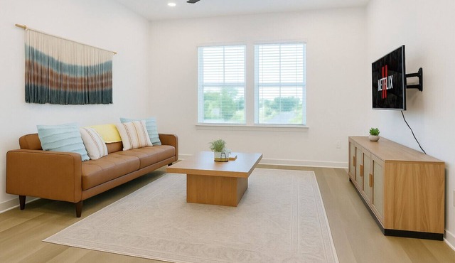 King 1BR · Work Stays · Pool & Gym WiFi · Laundry