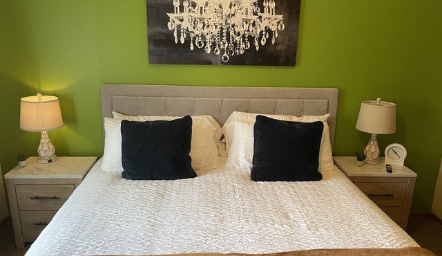 King | 5min Hosp | 10min Airport | 300 Mbps