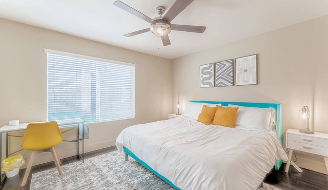 King bed 1BR close to Downtown w fast wifi w/pool