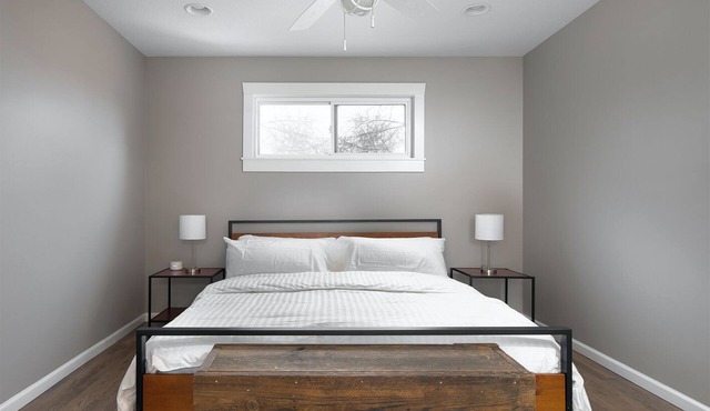 King Bed & 2.5 baths * Google Fiber * BBQ*