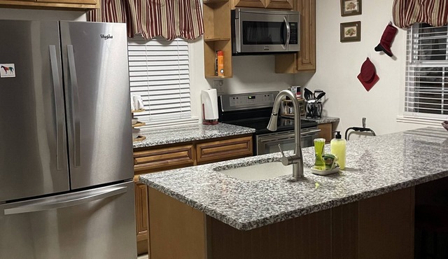 King bed. 2 bedroom. Pet-friendly. Fenced back yard. Near Downtown.