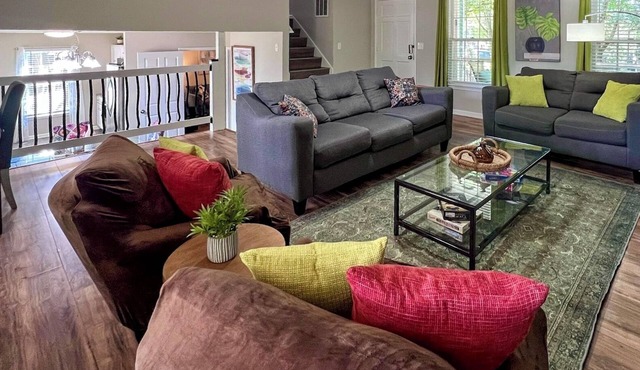 King Bed/2 Living-rooms/Patio/BBQ Grill