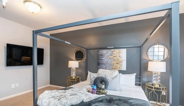 King Bed+2 Queens+Office+300Mbps+Smart TV*Balcony
