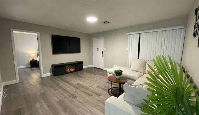King Bed 2BR Unit Free Parking