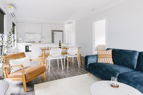 King Bed, 3 Beds, 2 bath, Sleeps 6