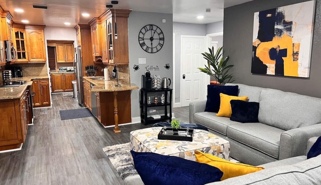 King Bed, 3 miles to Stadium