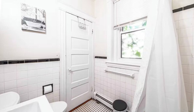 King Bed 3 min > Washington Sq 1 min >T