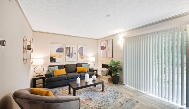 King Bed, 5 min walk Truist Park | The Battery