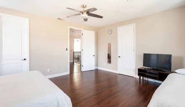 KING BED 6 Bed 2.5 Bath Huge Home with Private Garage, Washer/Dryer