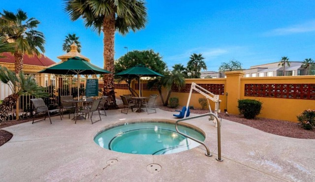 King Bed ADA Rm at La Quinta Inn by Wyndham Mesa Superstition Springs