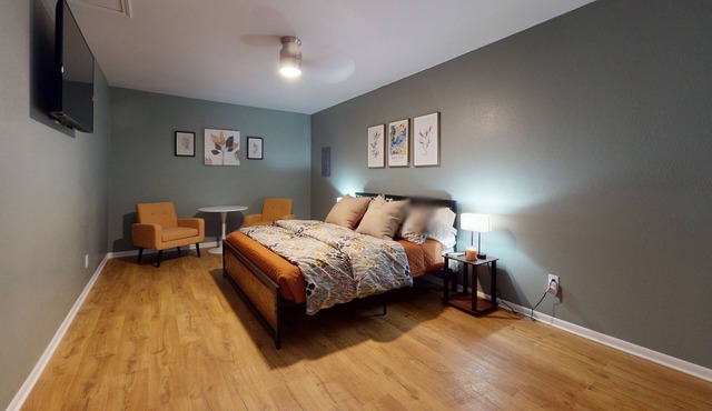 King BED/Air Port/Lackland/Quarry/Medical Center