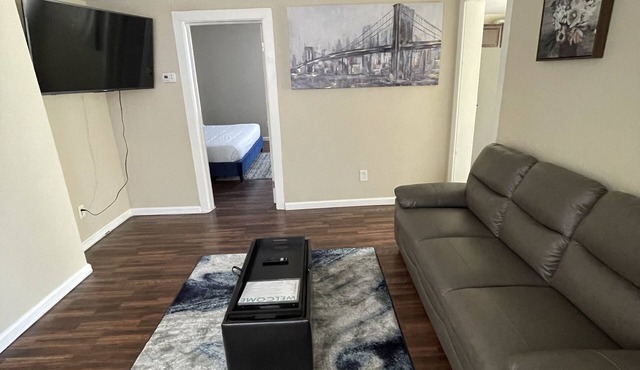 ✪King Bed Apartment✪ in Suburbs | Perfect Long Term Stay