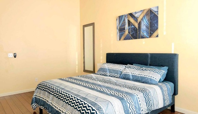 King Bed Apartment-Near Major Hospitals Unit A