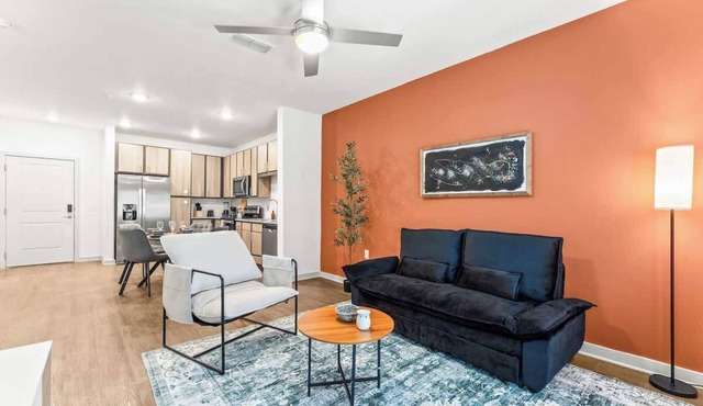 King Bed Apt Close to Disney w Amenities Dog Park