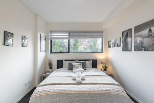 King bed Apt Study Homebush Sleeps 3