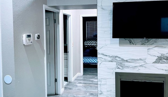 King Bed Backyard Pet OK Long Term & Short Term