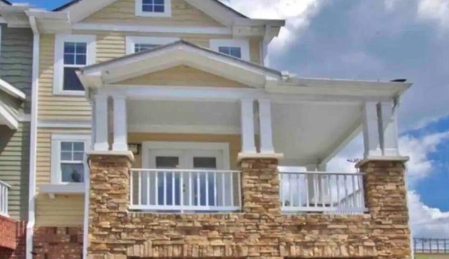 King Bed BeautifulTownhouse 3 Bedrooms 2.5 Bathrooms With FreeParking