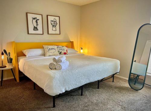 KING bed central worker-friendly LongStayDiscount