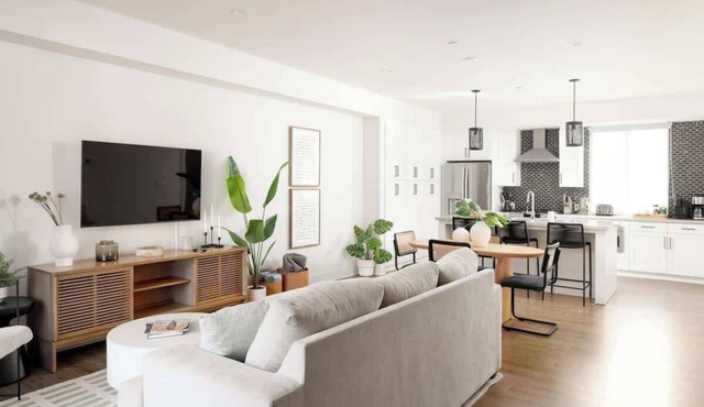 King Bed|Chef's Kitchen|2-Car Garage|1650 Sq Ft