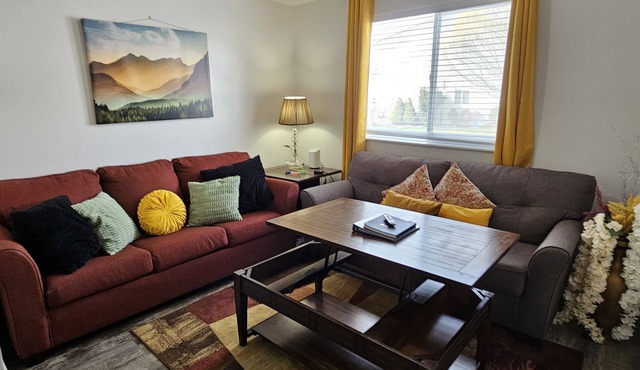 King bed! Close to 3 Ski Resorts, LDS Temple, DT Ogden, BDO, and the Fwy.