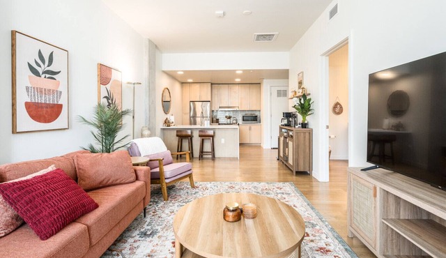 King Bed, Coffee Bar, Free Parking, Hot Tub