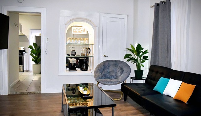 King Bed/Coffee Bar/Meditation Room/Remote Work/PacMan/30min to NYC