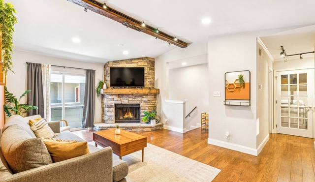 KING Bed Condo on Riverside; Great for Long Stays!