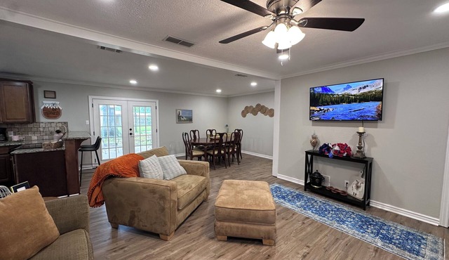 King Bed-Covered Patio-2 Bath