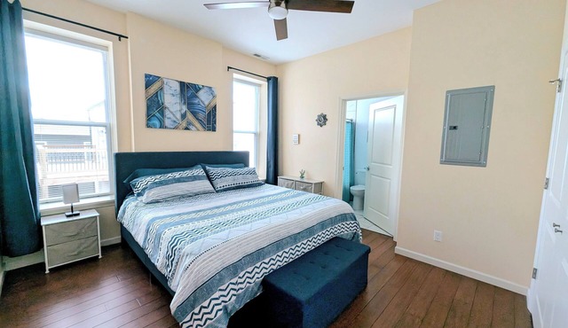 King-Bed Cozy Apartment near SSM Hospitals- Unit H
