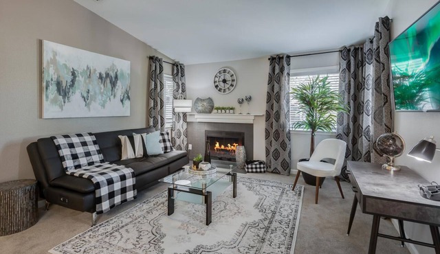 King Bed Cozy Master Suite, Long Stays are Welcome