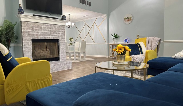 King Bed Cozy Urban Retreat-Central Memphis