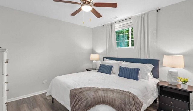 KING bed | Crystal Lake | McHenry | Cary | COZY