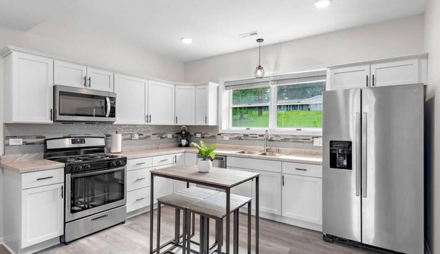 King bed Crystal Lake Mchenry Cary Cozy