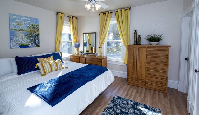 King Bed! Family-Friendly, Minutes from Holy Hill, Hiking+Skiing + Golf