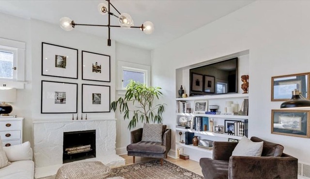 King Bed|Full Kitchen|Cozy Patio|Indoor fireplace.