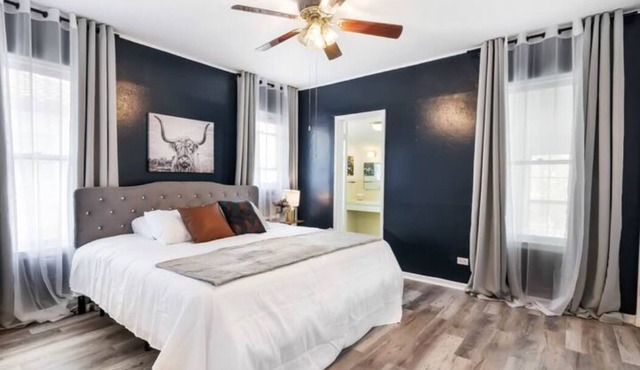 King bed- Fully-Equipped kitchen- Free Parking