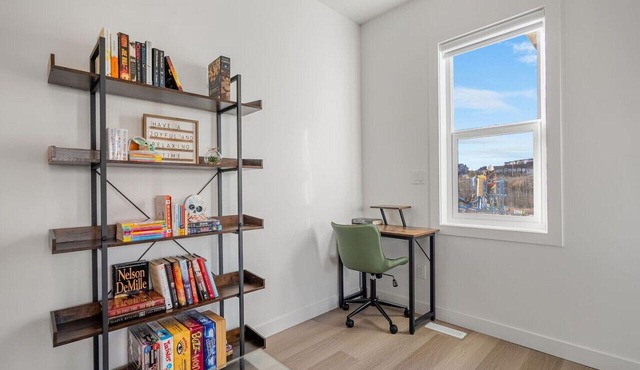 King Bed » Garage » AC » Full Kitchen » 65`